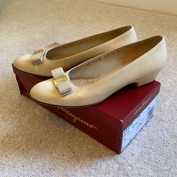 Salvatore Ferragamo “Lillaz” pumps - Picture 3 of 13